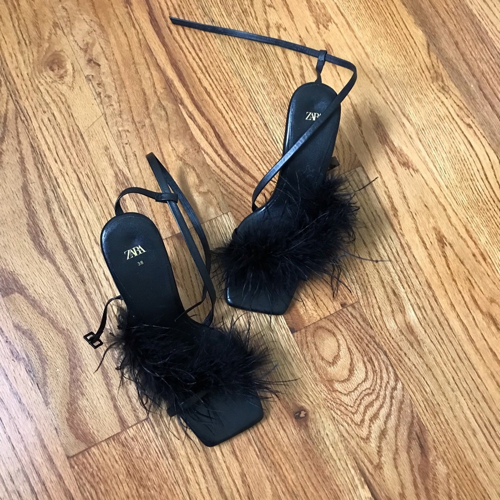 Zara Women's Leather Black Feathered Sandals - Picture 2 of 4
